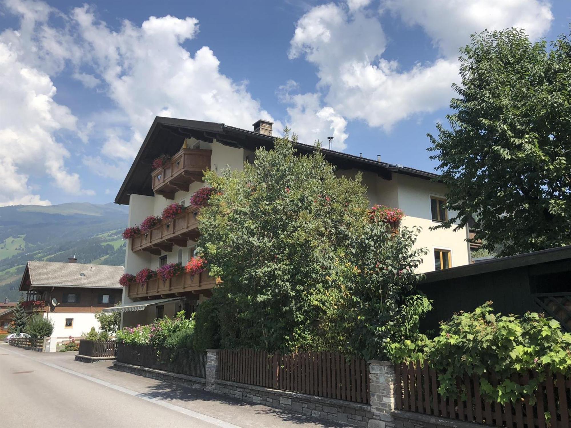 Gaestehaus Neuhauser 齐勒河谷采尔 外观 照片
